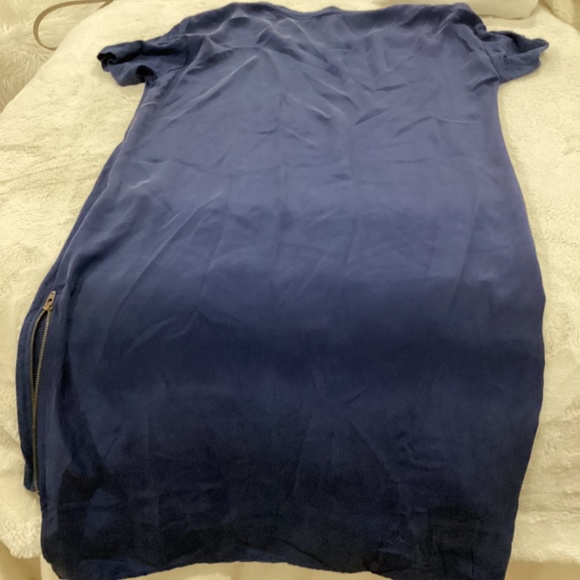 Amandi Hi Low Soft Tee in Front Silk in back with side zippers at bottom - Picture 3 of 3